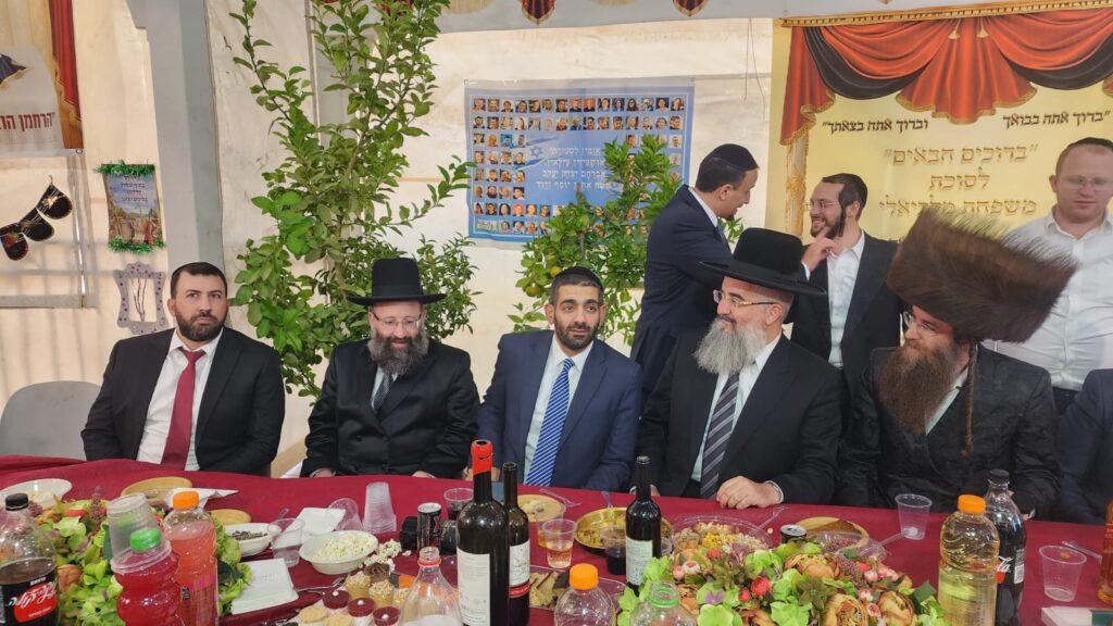 גלריה: רבנים ואישי ציבור בשמחת בית השואבה בסוכת שר הדתות גלריה: רבנים ואישי ציבור בשמחת בית השואבה בסוכת שר הדתות