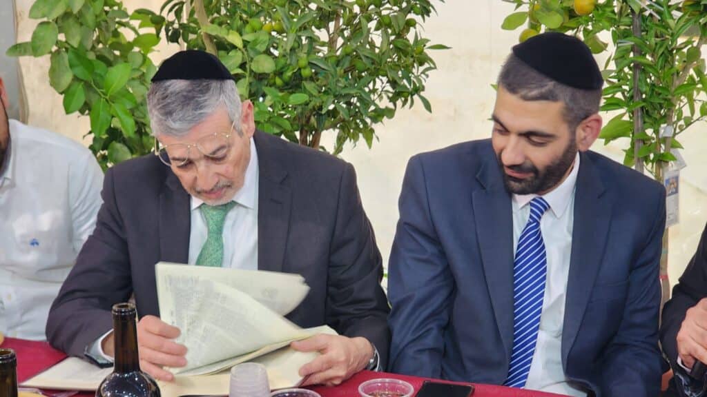 גלריה: רבנים ואישי ציבור בשמחת בית השואבה בסוכת שר הדתות גלריה: רבנים ואישי ציבור בשמחת בית השואבה בסוכת שר הדתות