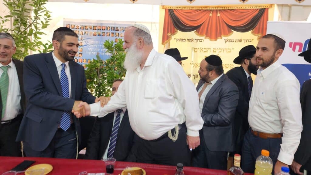 גלריה: רבנים ואישי ציבור בשמחת בית השואבה בסוכת שר הדתות גלריה: רבנים ואישי ציבור בשמחת בית השואבה בסוכת שר הדתות