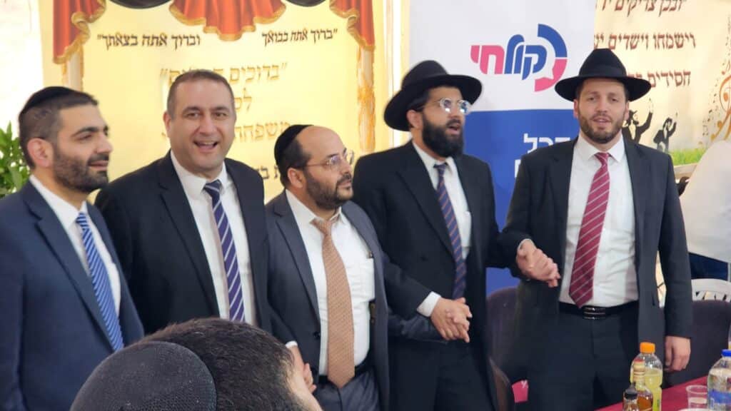 גלריה: רבנים ואישי ציבור בשמחת בית השואבה בסוכת שר הדתות גלריה: רבנים ואישי ציבור בשמחת בית השואבה בסוכת שר הדתות