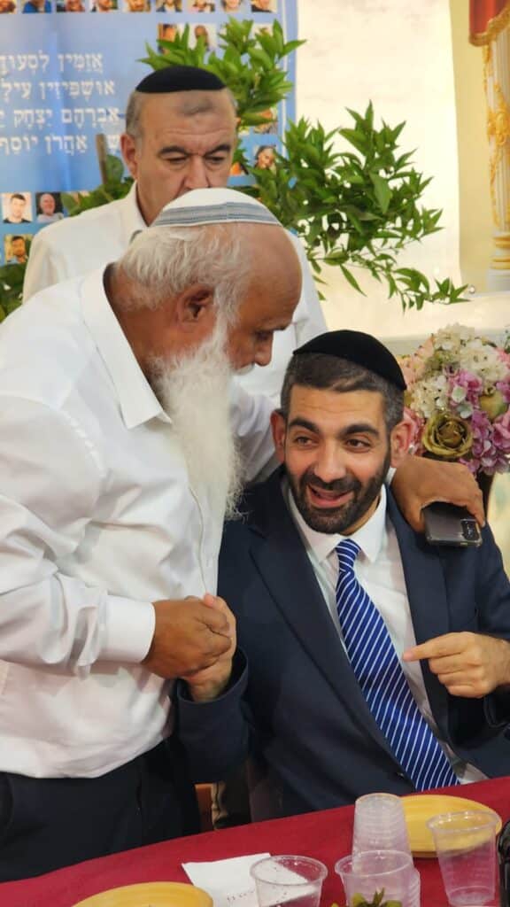 גלריה: רבנים ואישי ציבור בשמחת בית השואבה בסוכת שר הדתות גלריה: רבנים ואישי ציבור בשמחת בית השואבה בסוכת שר הדתות