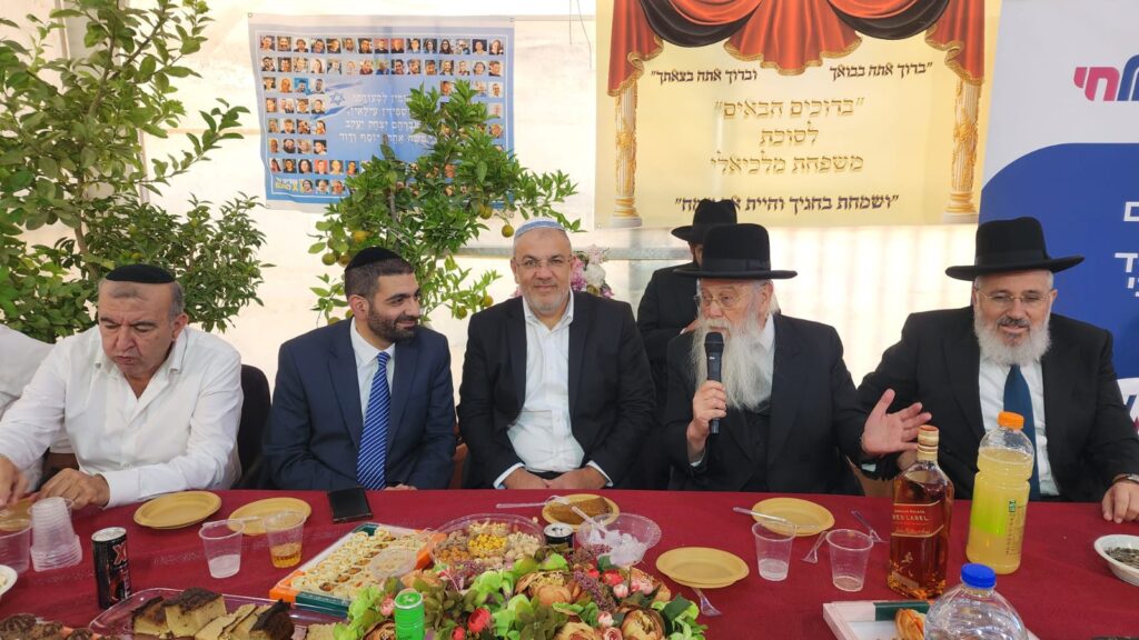 גלריה: רבנים ואישי ציבור בשמחת בית השואבה בסוכת שר הדתות גלריה: רבנים ואישי ציבור בשמחת בית השואבה בסוכת שר הדתות