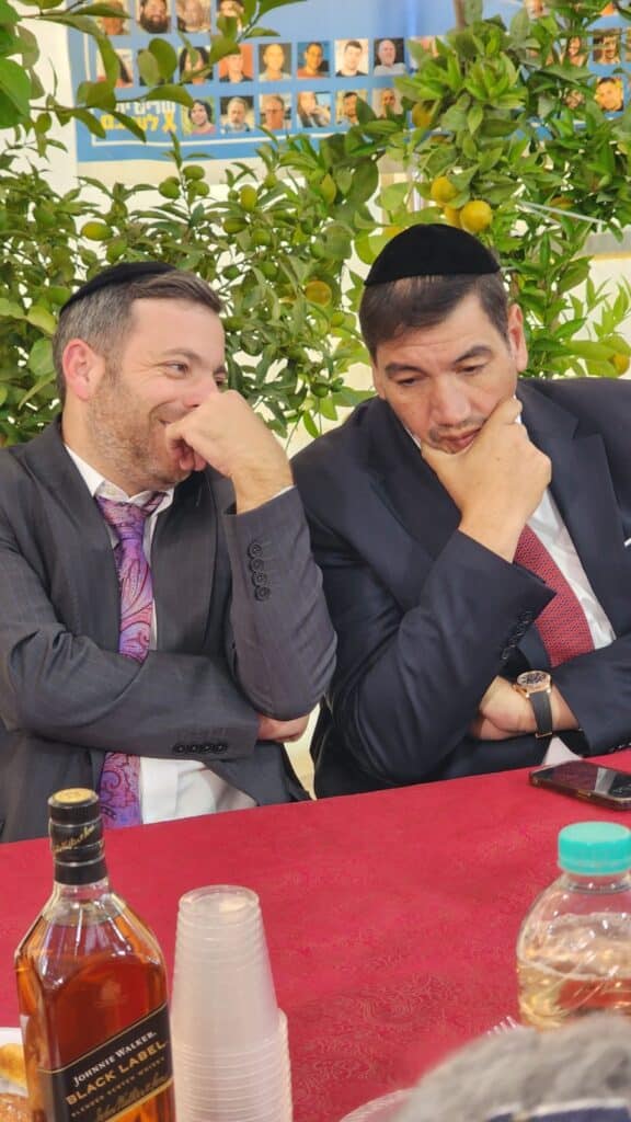 גלריה: רבנים ואישי ציבור בשמחת בית השואבה בסוכת שר הדתות גלריה: רבנים ואישי ציבור בשמחת בית השואבה בסוכת שר הדתות