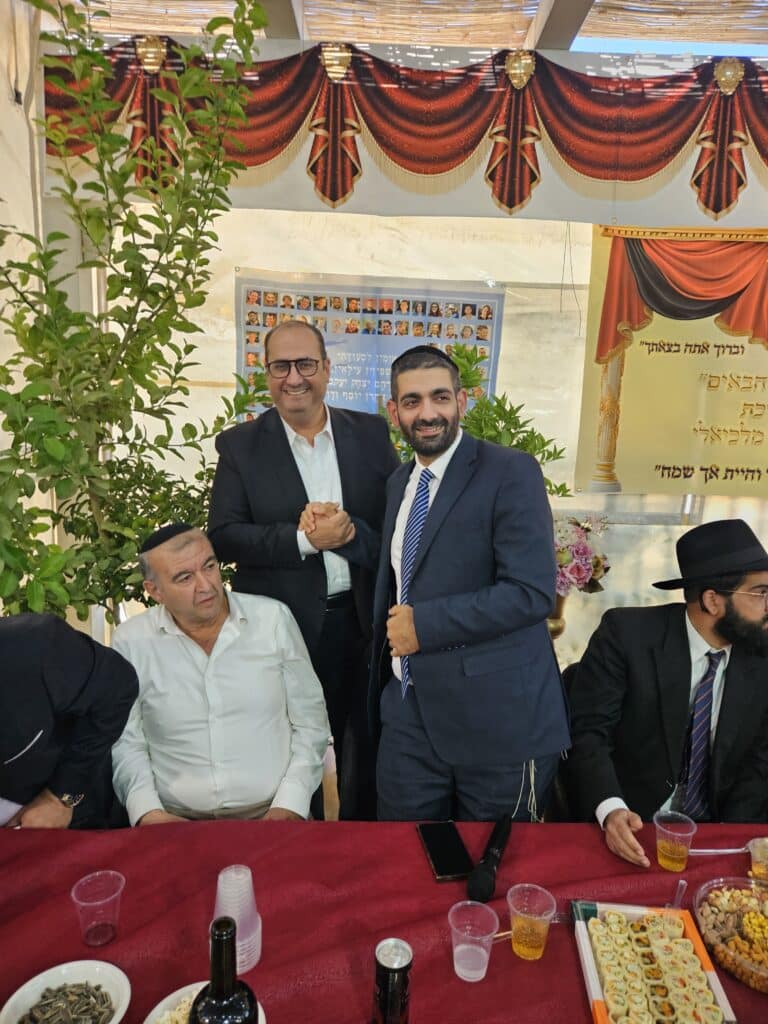 גלריה: רבנים ואישי ציבור בשמחת בית השואבה בסוכת שר הדתות גלריה: רבנים ואישי ציבור בשמחת בית השואבה בסוכת שר הדתות