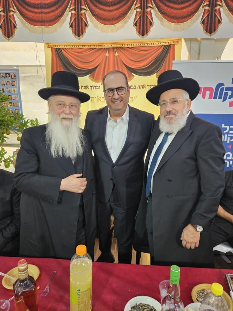 גלריה: רבנים ואישי ציבור בשמחת בית השואבה בסוכת שר הדתות גלריה: רבנים ואישי ציבור בשמחת בית השואבה בסוכת שר הדתות