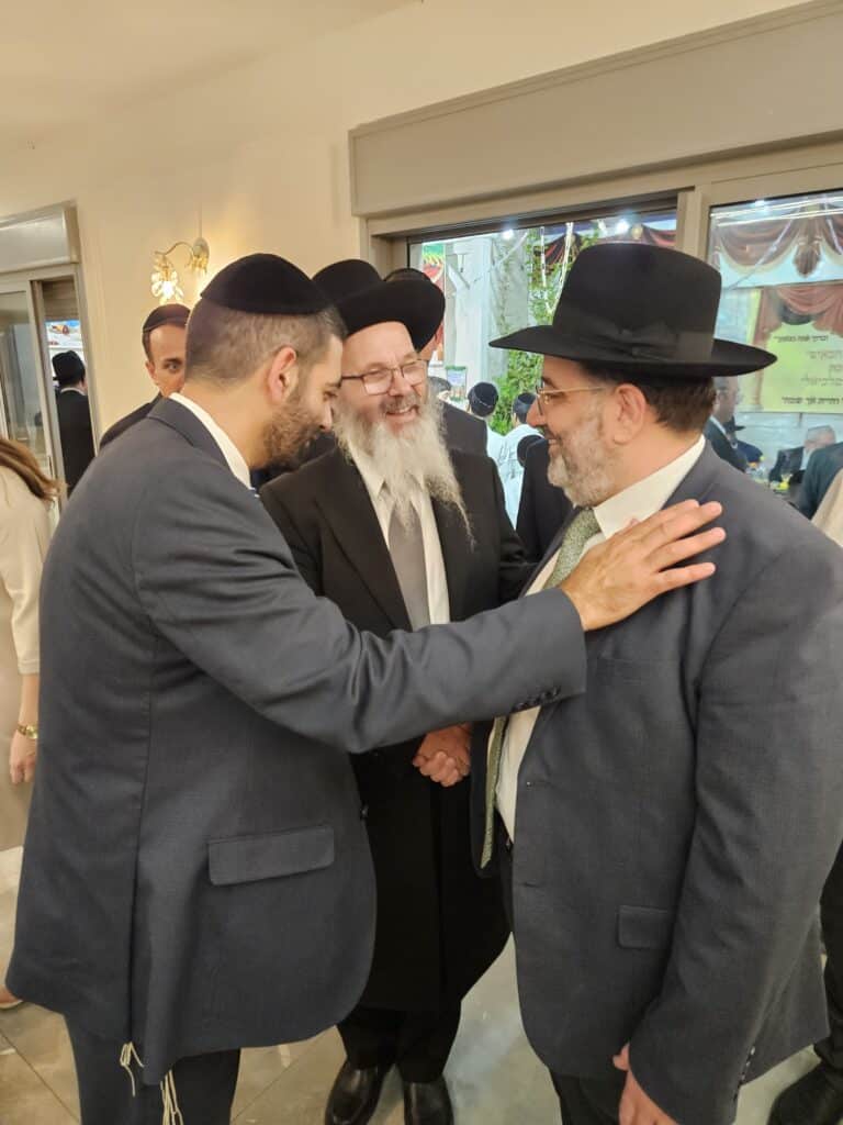 גלריה: רבנים ואישי ציבור בשמחת בית השואבה בסוכת שר הדתות גלריה: רבנים ואישי ציבור בשמחת בית השואבה בסוכת שר הדתות