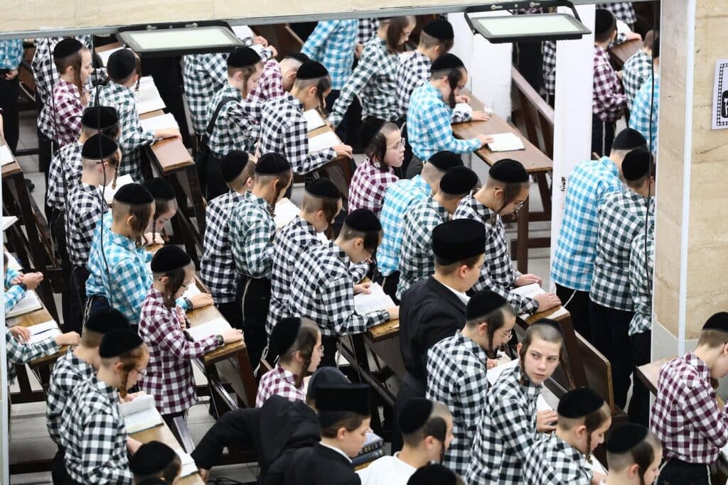 ילדי הקהילות החסידיות בחיפה בכינוס זעקה ילדי הקהילות החסידיות בחיפה בכינוס זעקה