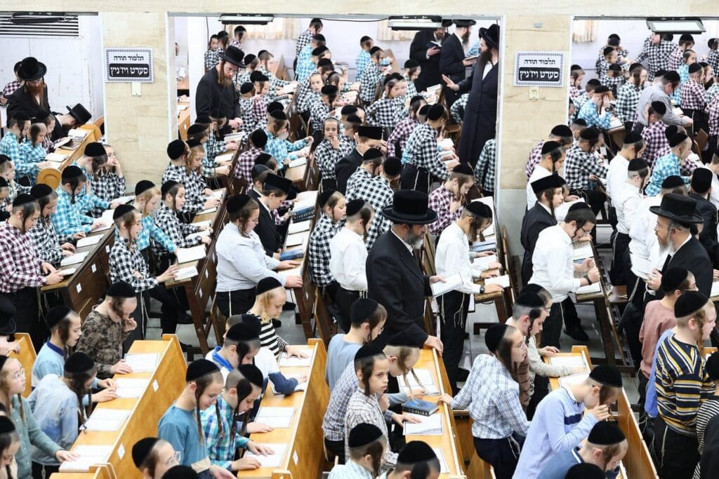 ילדי הקהילות החסידיות בחיפה בכינוס זעקה ילדי הקהילות החסידיות בחיפה בכינוס זעקה