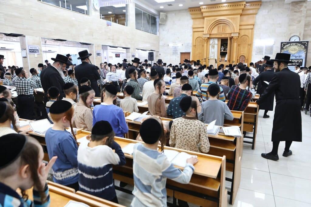 ילדי הקהילות החסידיות בחיפה בכינוס זעקה ילדי הקהילות החסידיות בחיפה בכינוס זעקה