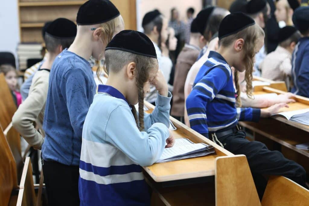 ילדי הקהילות החסידיות בחיפה בכינוס זעקה ילדי הקהילות החסידיות בחיפה בכינוס זעקה