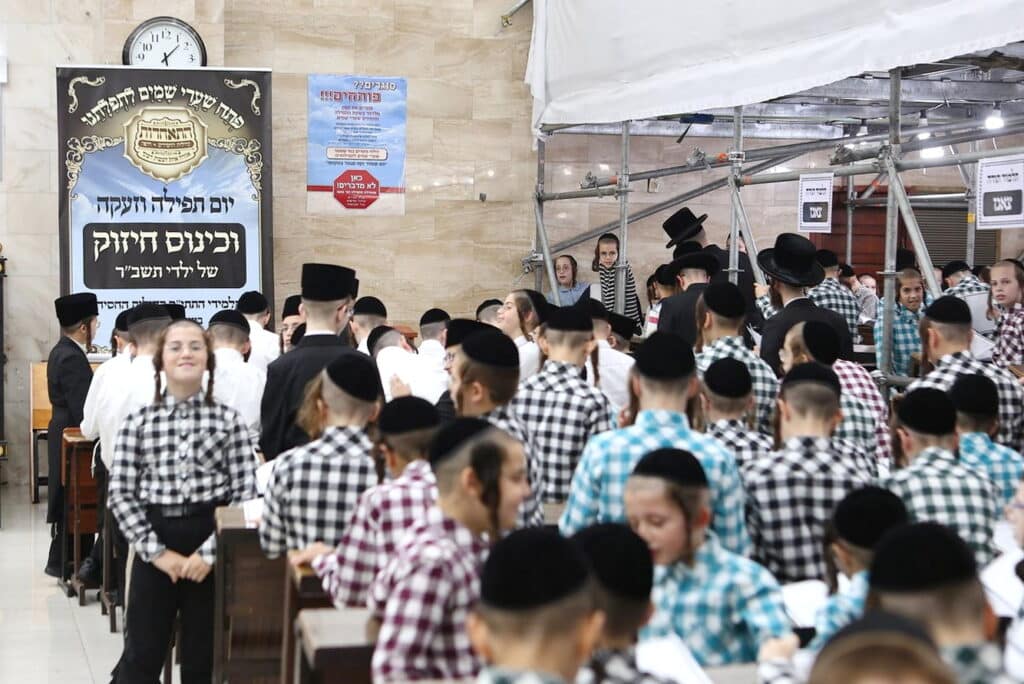 ילדי הקהילות החסידיות בחיפה בכינוס זעקה ילדי הקהילות החסידיות בחיפה בכינוס זעקה