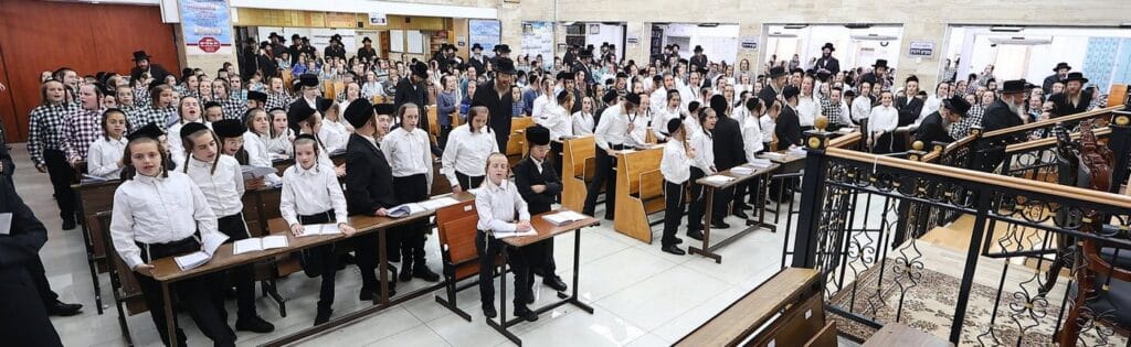 ילדי הקהילות החסידיות בחיפה בכינוס זעקה ילדי הקהילות החסידיות בחיפה בכינוס זעקה