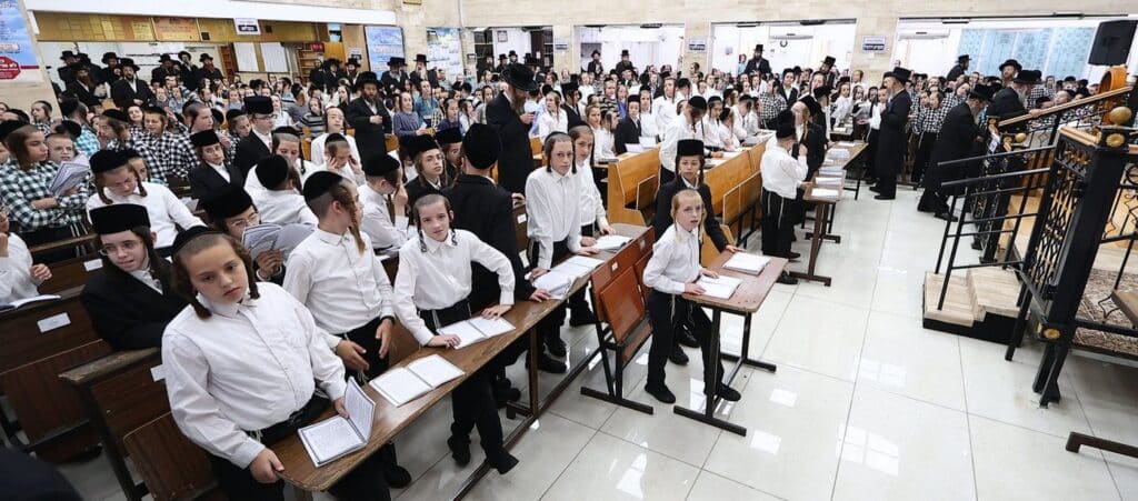 ילדי הקהילות החסידיות בחיפה בכינוס זעקה ילדי הקהילות החסידיות בחיפה בכינוס זעקה