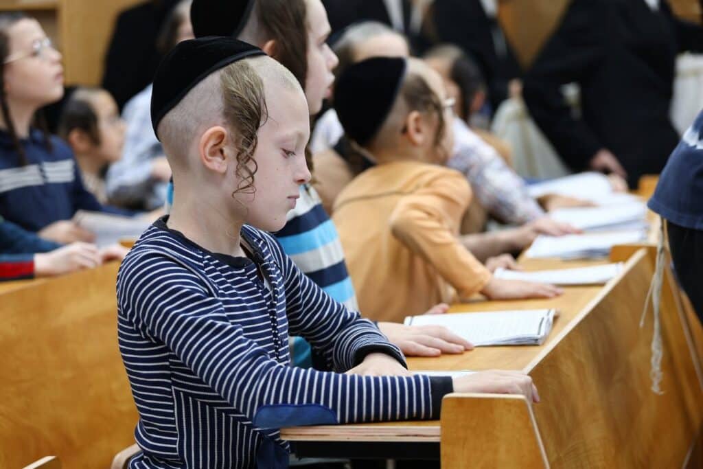 ילדי הקהילות החסידיות בחיפה בכינוס זעקה ילדי הקהילות החסידיות בחיפה בכינוס זעקה