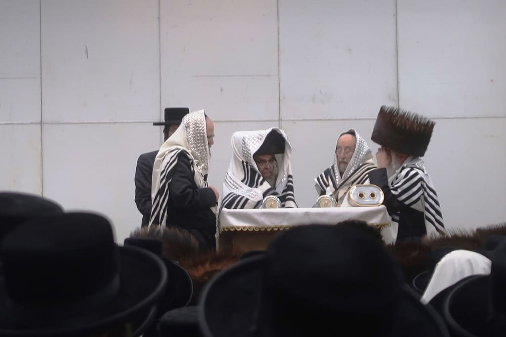 תמונות נבחרות מחג הסוכות בחצר הקודש סאטמר 