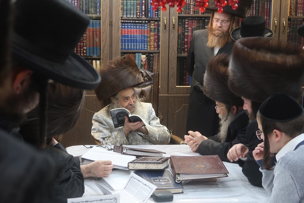 תמונות נבחרות מחג הסוכות בחצר הקודש סאטמר 