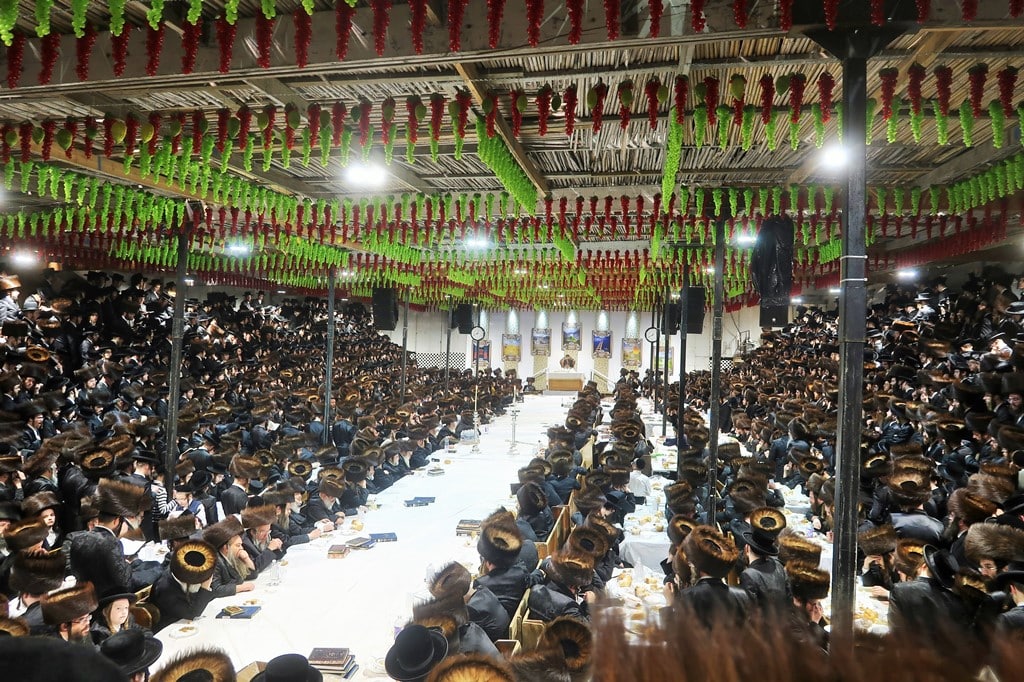 תמונות נבחרות מחג הסוכות בחצר הקודש סאטמר 