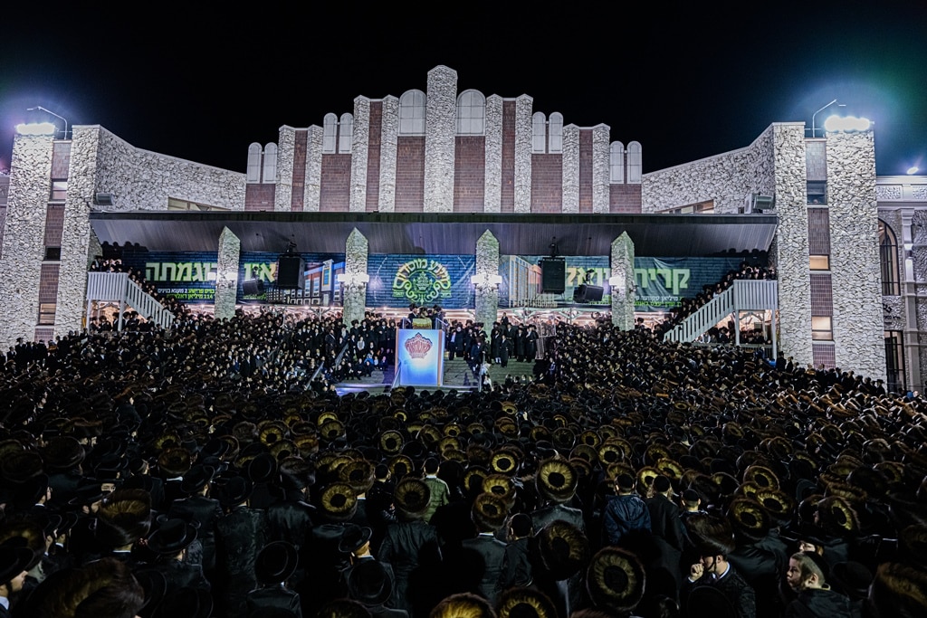 תמונות נבחרות מחג הסוכות בחצר הקודש סאטמר 