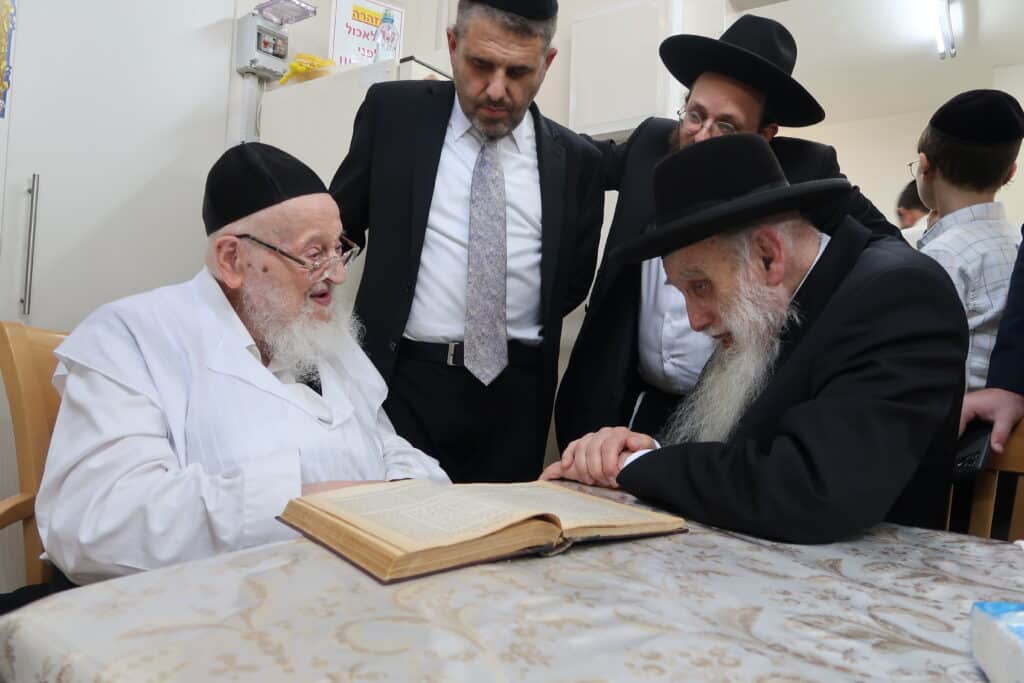 מראות חג הסוכות תשפ"ה אצל מרן הגרמ"צ ברגמן