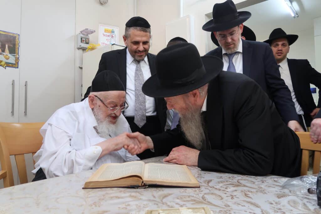 מראות חג הסוכות תשפ"ה אצל מרן הגרמ"צ ברגמן