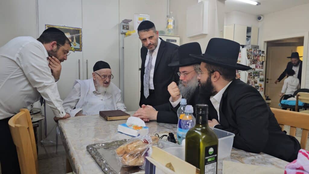 מראות חג הסוכות תשפ"ה אצל מרן הגרמ"צ ברגמן