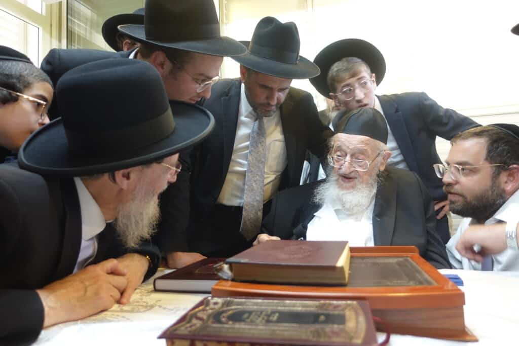 מראות חג הסוכות תשפ"ה אצל מרן הגרמ"צ ברגמן