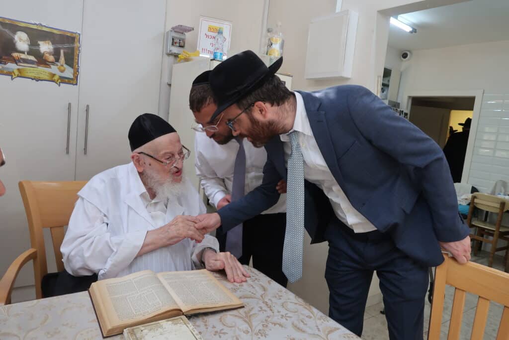 מראות חג הסוכות תשפ"ה אצל מרן הגרמ"צ ברגמן