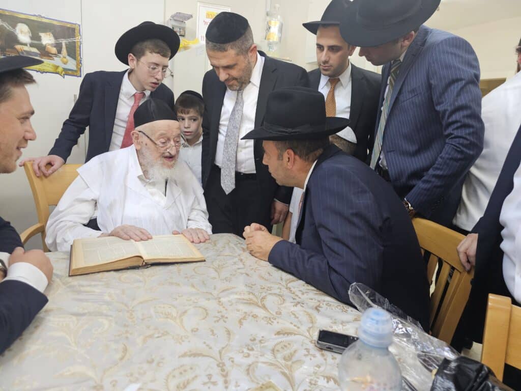 מראות חג הסוכות תשפ"ה אצל מרן הגרמ"צ ברגמן