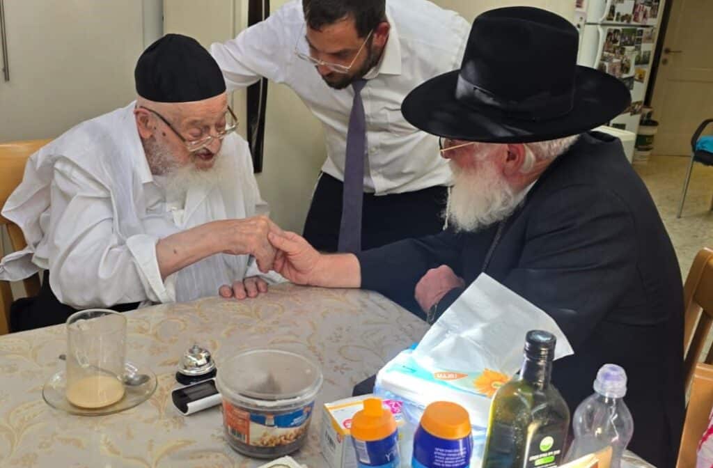 מראות חג הסוכות תשפ"ה אצל מרן הגרמ"צ ברגמן