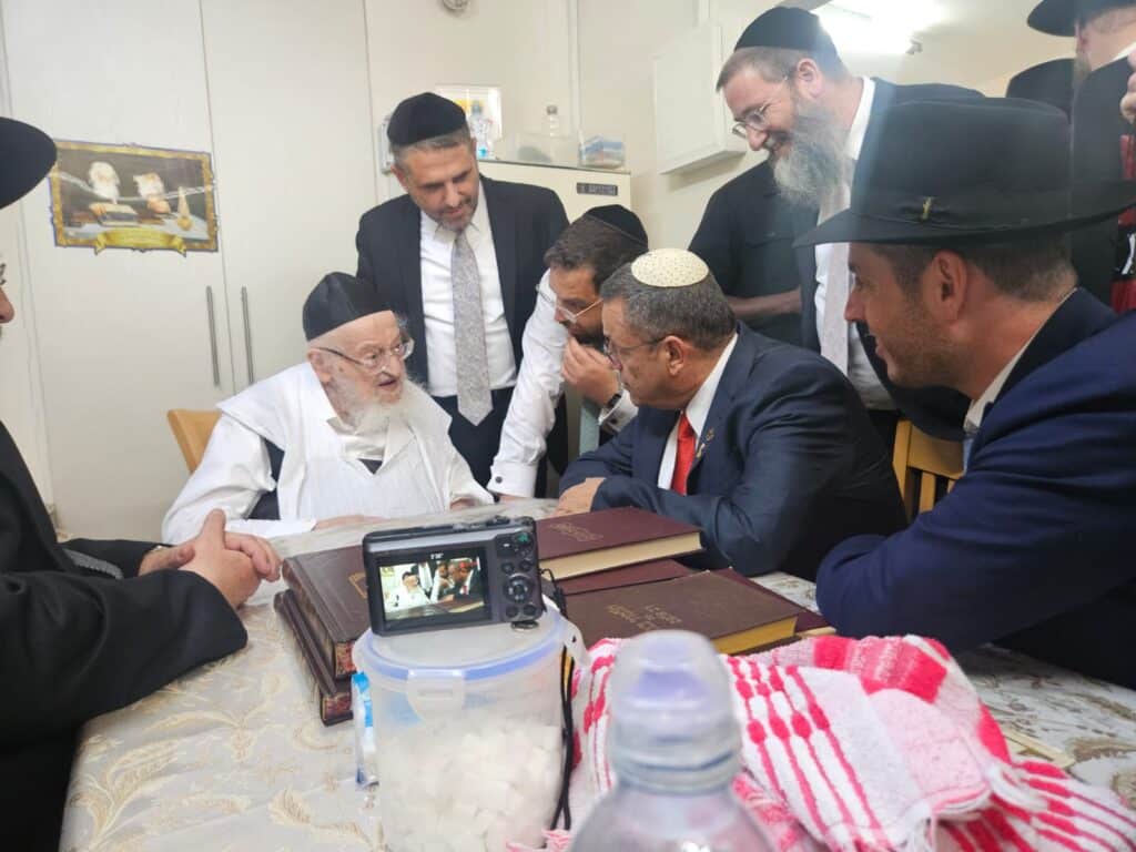 מראות חג הסוכות תשפ"ה אצל מרן הגרמ"צ ברגמן