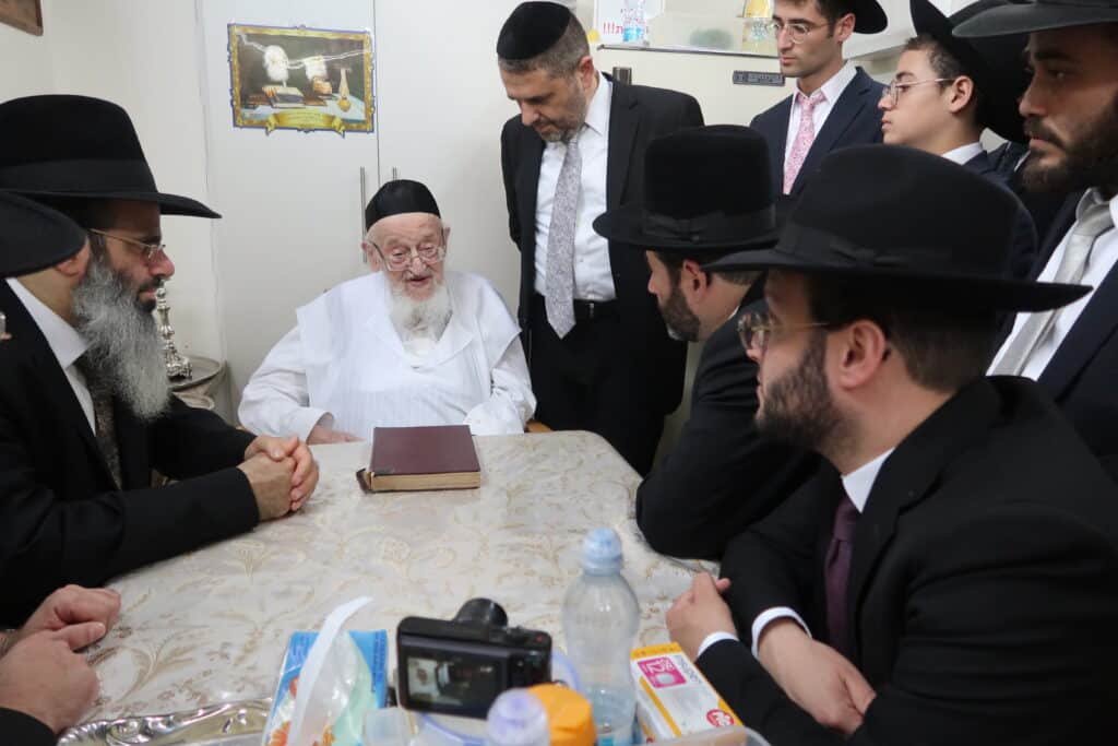 מראות חג הסוכות תשפ"ה אצל מרן הגרמ"צ ברגמן