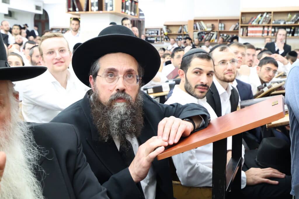 מרן הגר"ד לנדו בשיחה המסורתית בישיבת מיר • צפו