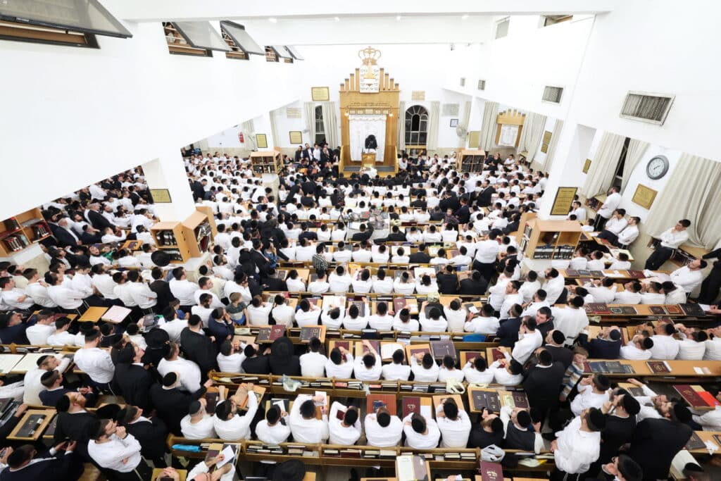 מרן הגר"ד לנדו בשיחה המסורתית בישיבת מיר • צפו