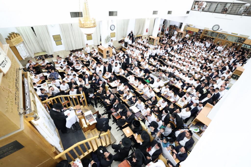 מרן הגר"ד לנדו בשיחה המסורתית בישיבת מיר • צפו