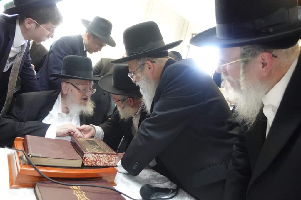 מראות חג הסוכות תשפ"ה אצל מרן הגרמ"צ ברגמן