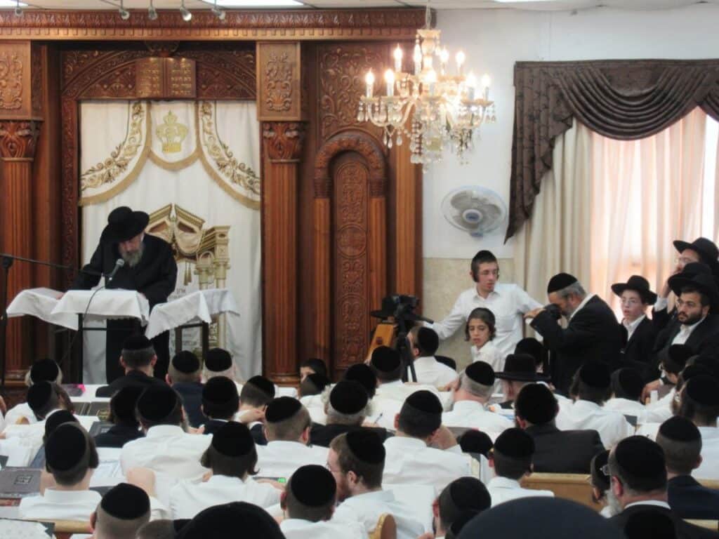 אלפים גדשו את בית מדרשו של מרן הגר"ד לנדו