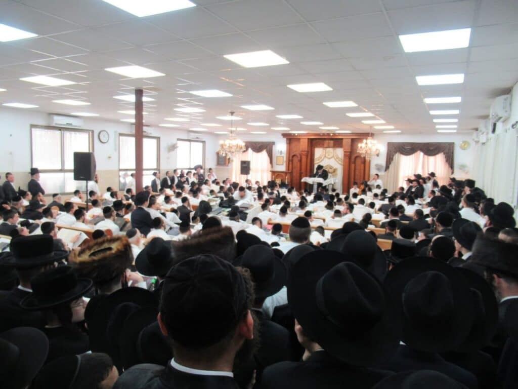 אלפים גדשו את בית מדרשו של מרן הגר"ד לנדו