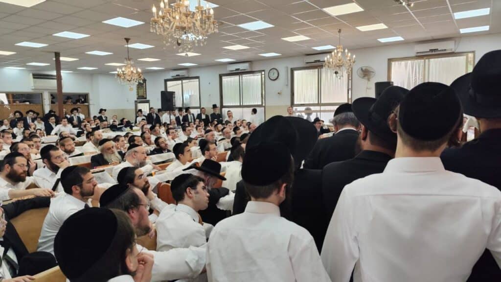אלפים גדשו את בית מדרשו של מרן הגר"ד לנדו