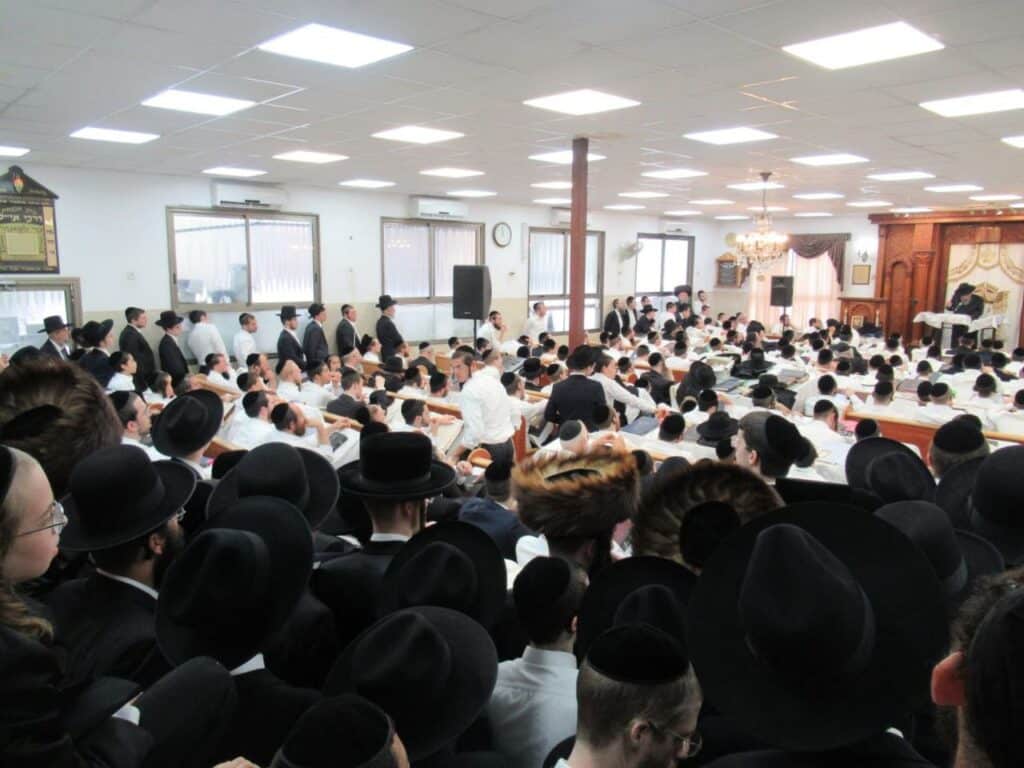 אלפים גדשו את בית מדרשו של מרן הגר"ד לנדו