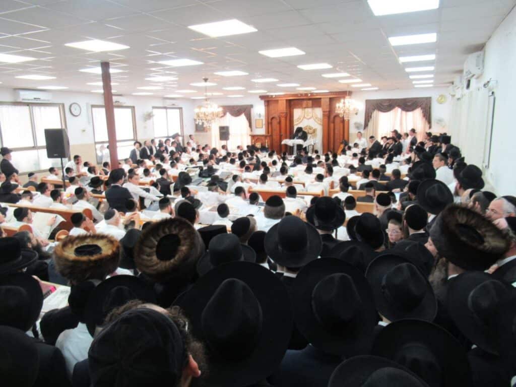 אלפים גדשו את בית מדרשו של מרן הגר"ד לנדו