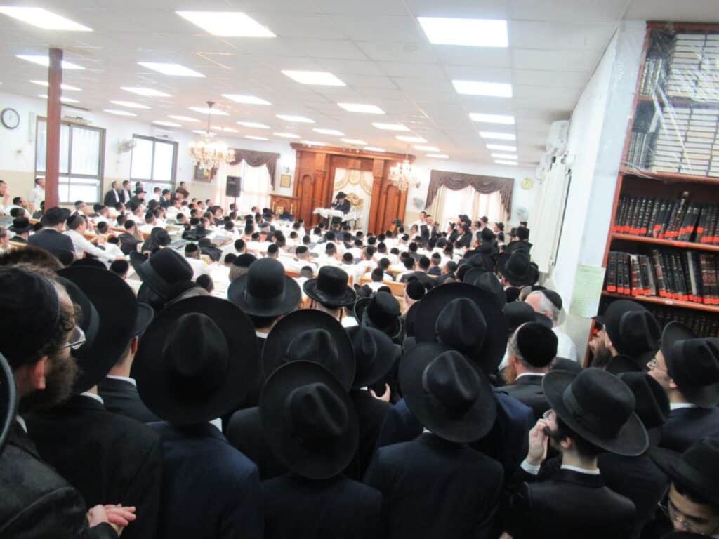 אלפים גדשו את בית מדרשו של מרן הגר"ד לנדו