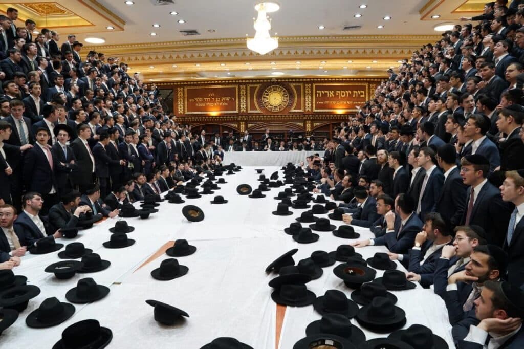 אלפי התלמידים על הפראנצ'עס: טיש נעילת החג ב"עטרת שלמה