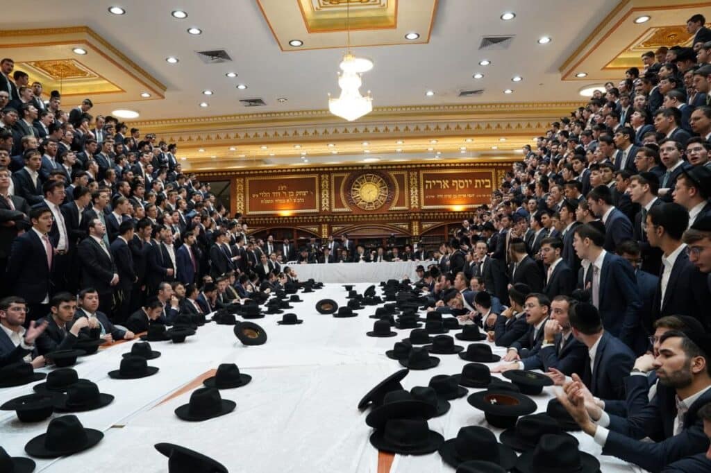 אלפי התלמידים על הפראנצ'עס: טיש נעילת החג ב"עטרת שלמה