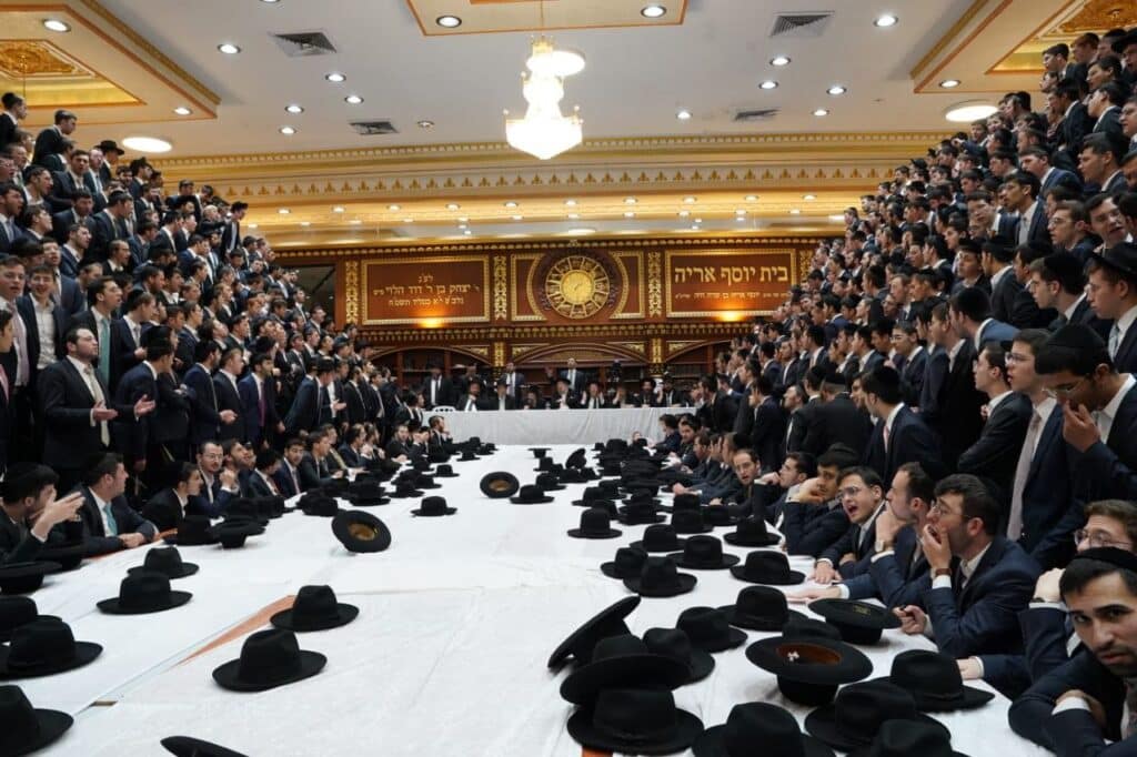 אלפי התלמידים על הפראנצ'עס: טיש נעילת החג ב"עטרת שלמה