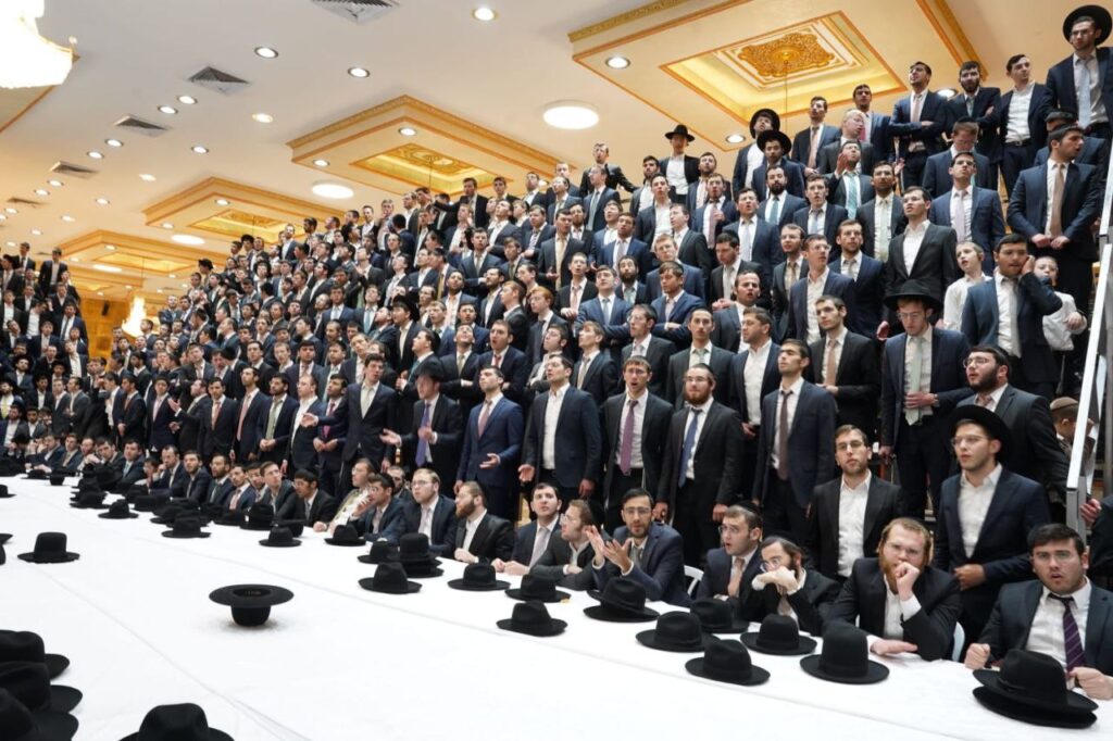 אלפי התלמידים על הפראנצ'עס: טיש נעילת החג ב"עטרת שלמה