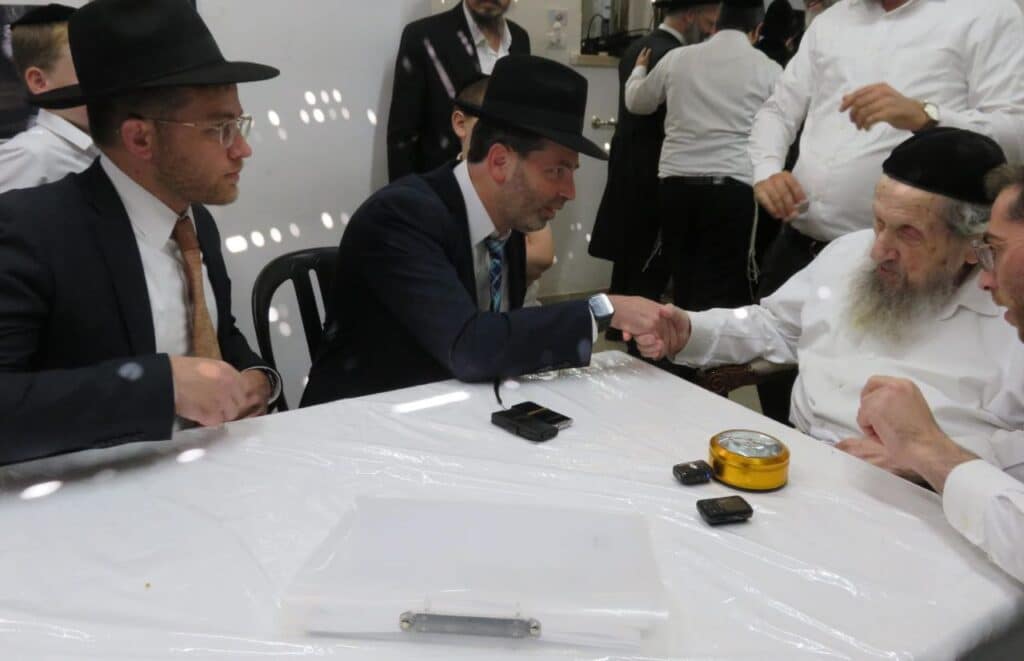 משמחת החג עד חביטת הערבות: סוכות בבית מרן הגר"ד לנדו