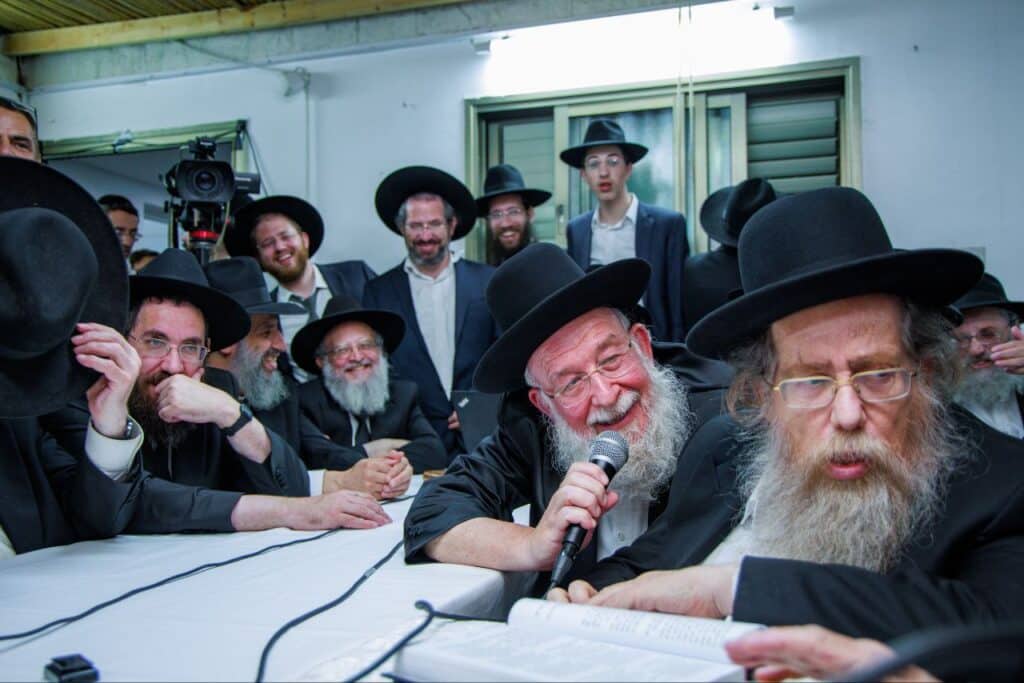 משמחת החג עד חביטת הערבות: סוכות בבית מרן הגר"ד לנדו