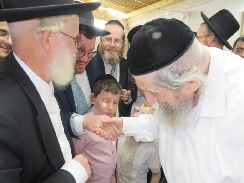 משמחת החג עד חביטת הערבות: סוכות בבית מרן הגר"ד לנדו