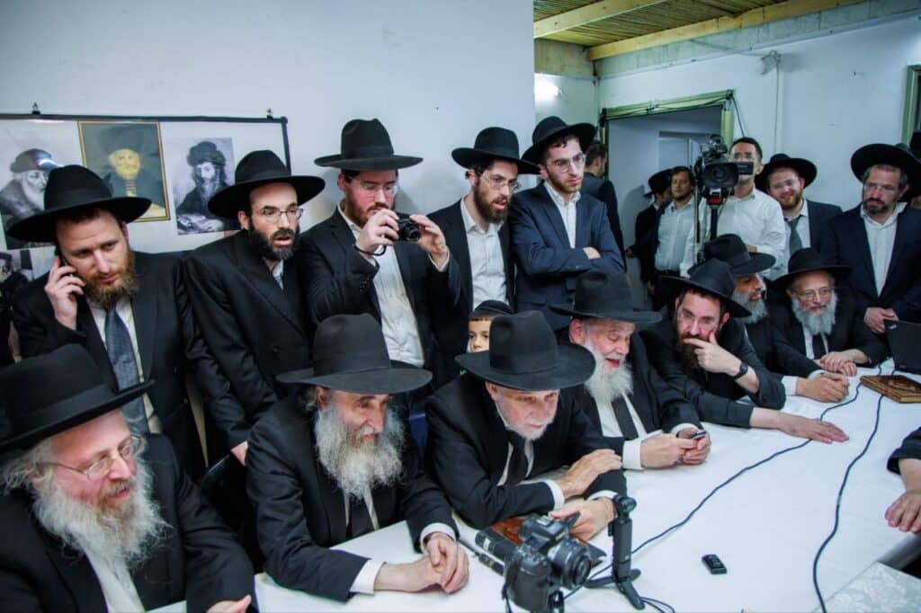 משמחת החג עד חביטת הערבות: סוכות בבית מרן הגר"ד לנדו