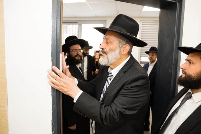 נקבעו המזוזות למבנה החדש של שלוחת הסמינר הישן בירושלים